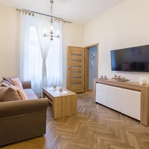 ar-apartments.krakowhotelspoland.com/